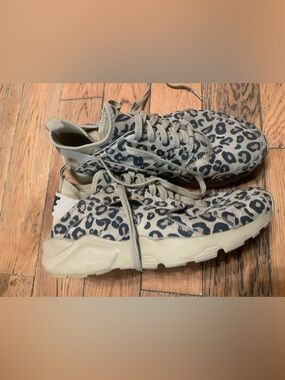 Nike Kids Leopard Print Sneakers in Gray and Navy